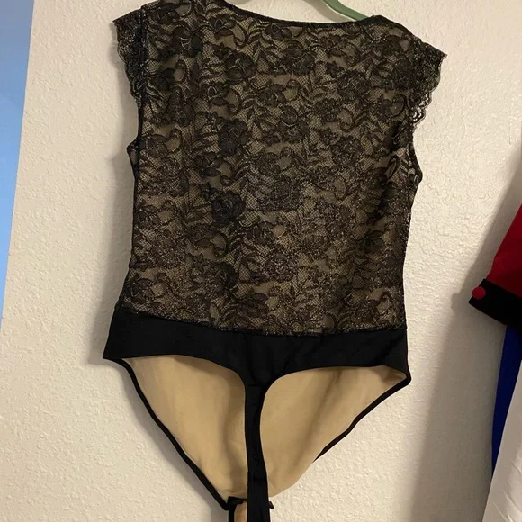 Elegant Black Lace Shapewear Bodysuit - Picture 3 of 8